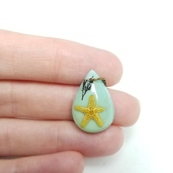Vintage Starfish Drop Shape Pendant, Acrylic, Teal Background, Retro Charm - Picture 5 of 5